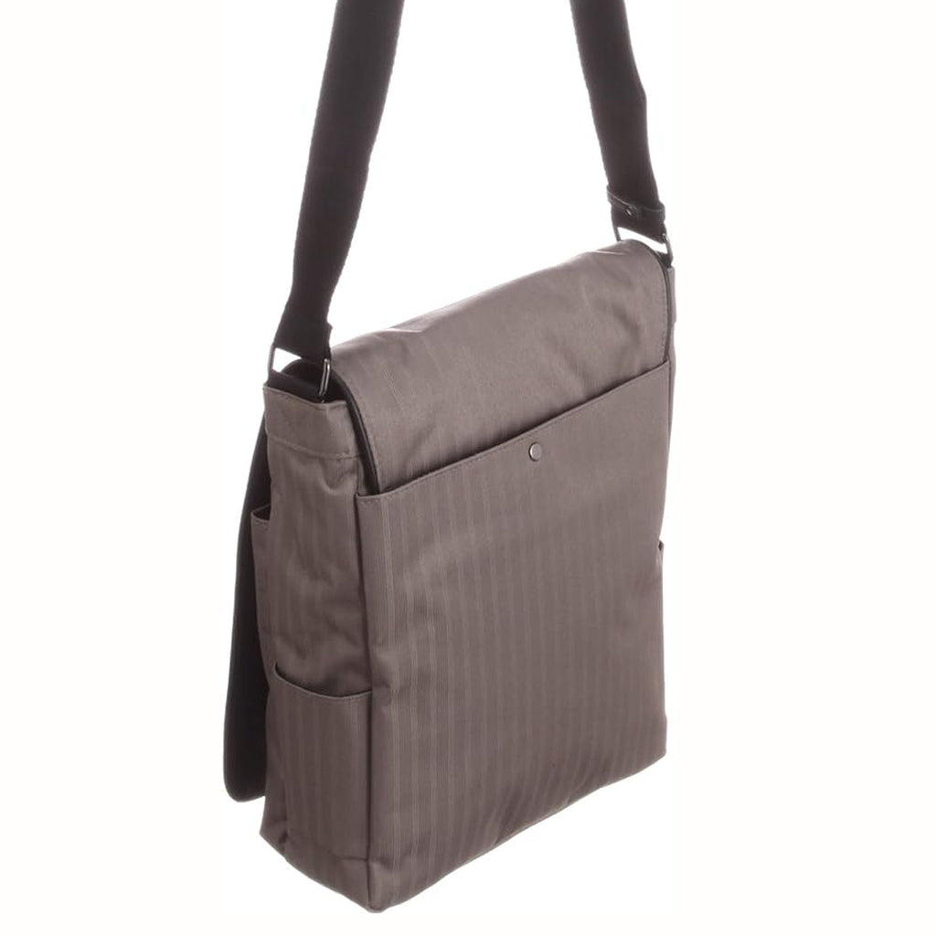 【夏限定】海外製／タテ型／A4対応／カブセショルダー／天ファスナー付／背面ポケット付／ストライプ／グレー色のみ／062408【在庫限り】