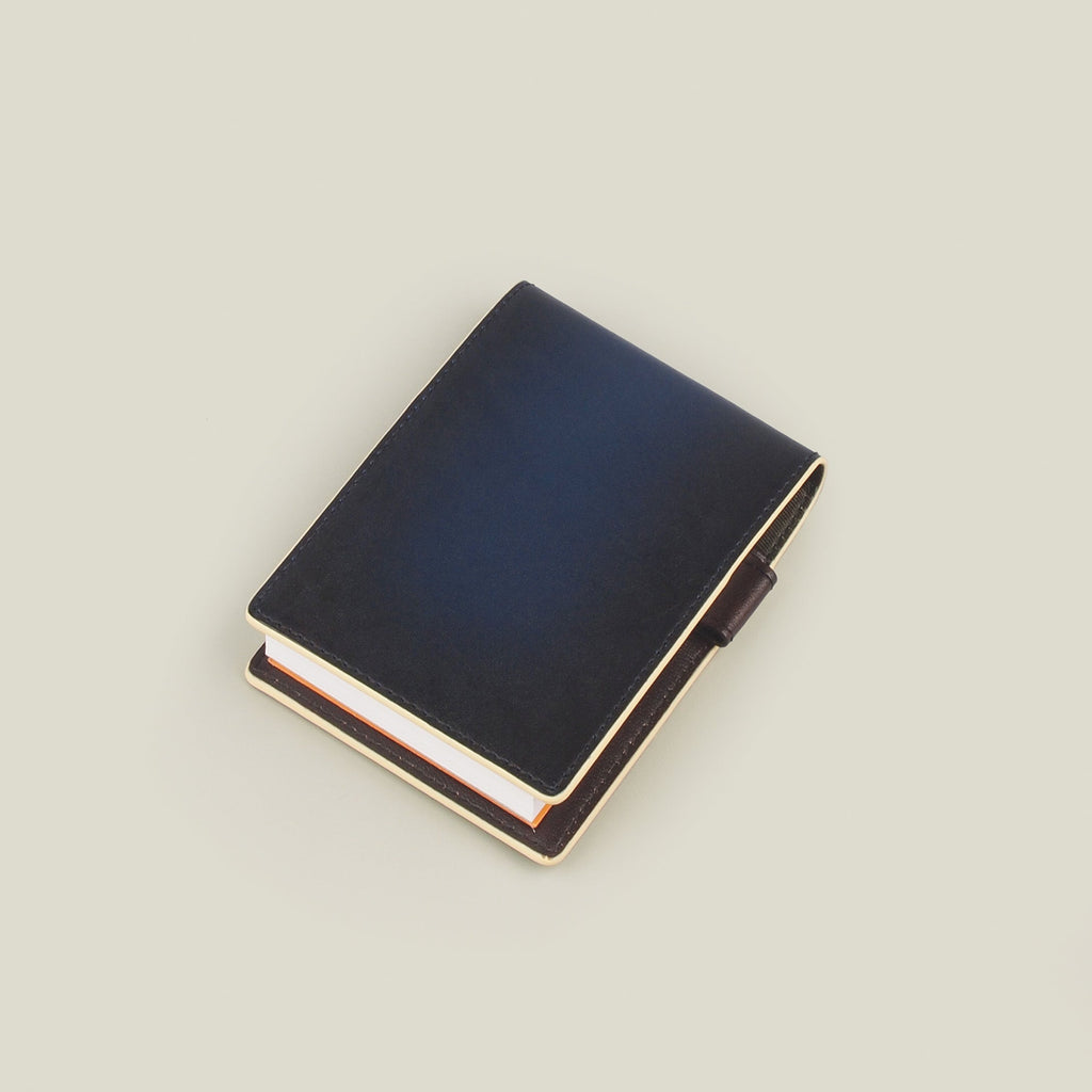 【期間限定60％OFF】海外製／牛革／メモ帳／メモカバー／メモ帳カバー／すぐメモ／薄い／コンパクトサイズ／便利／A7サイズ対応／リングメモ対応／ペンホルダー付／2025年ラッキーカラー／154016／RYU'S ONE