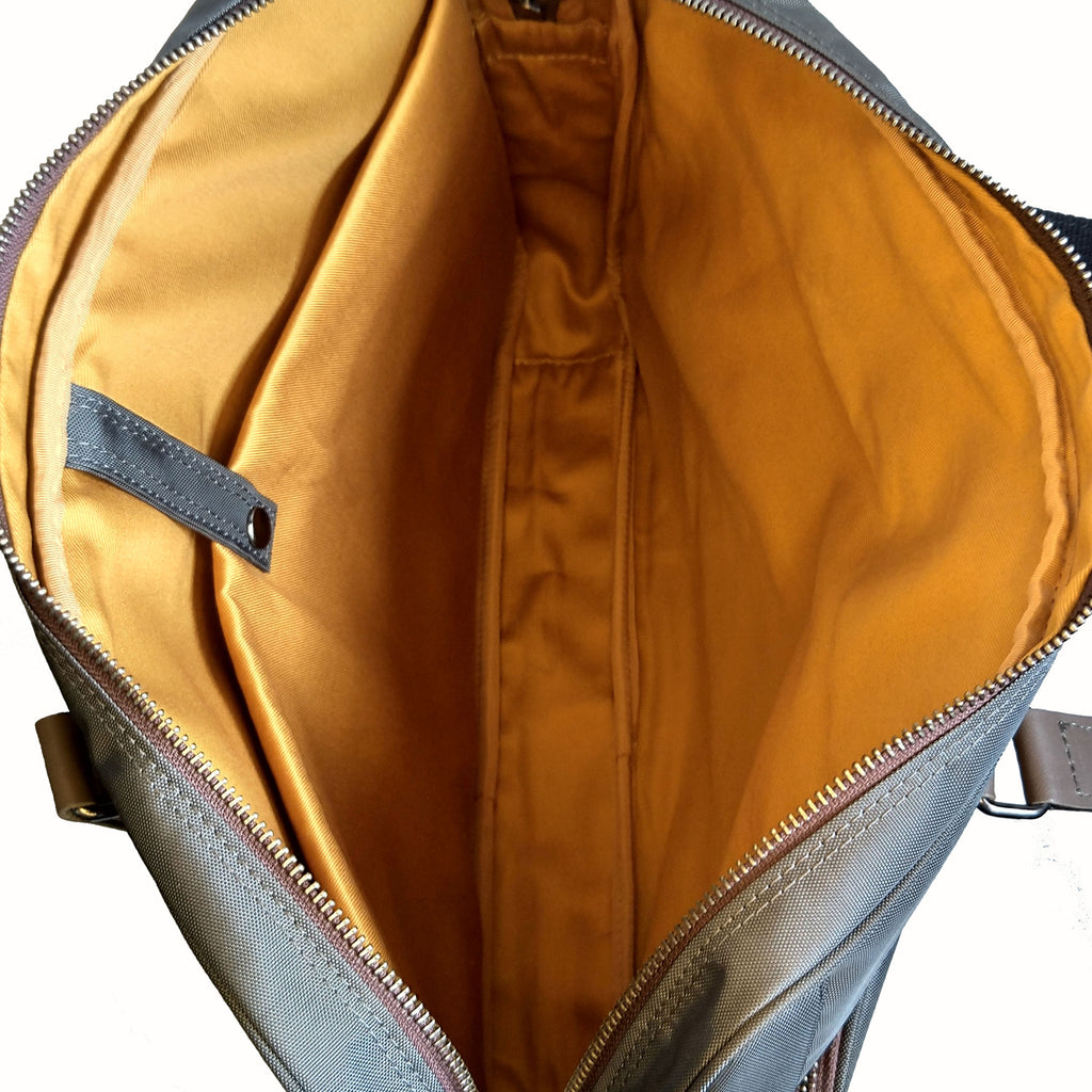 日本製／鎧布／GAIFU／A4ファイル対応／PC対応／2way／40cm／スリム／ビジネス／ビジネスバッグ／１ルーム／キャリー装着可／アウトポケット／全３色／557206／Bluffpop／GF