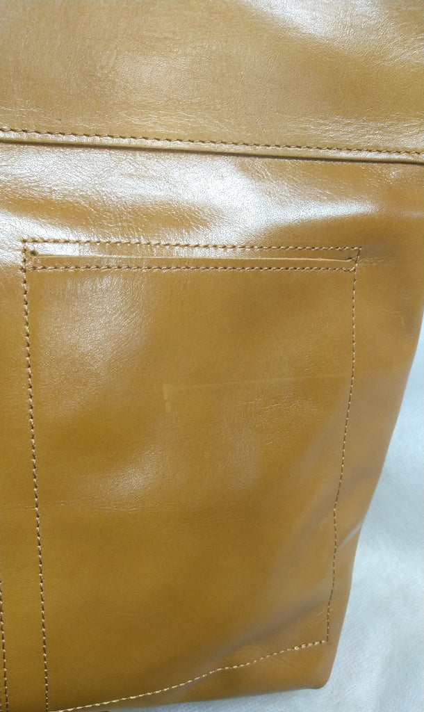 【訳アリ品】日本製／国産／牛革／レザー／ショルダーバッグ／口折れショルダー／A4対応可／男女兼用／キャメル色／557102【在庫限り】