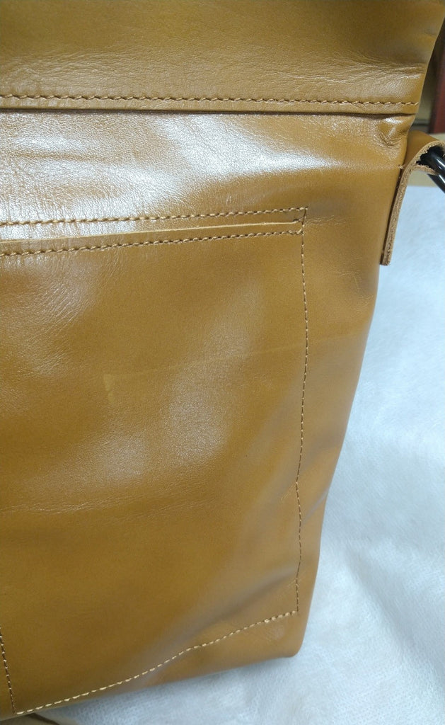 【訳アリ品】日本製／国産／牛革／レザー／ショルダーバッグ／口折れショルダー／A4対応可／男女兼用／キャメル色／557102【在庫限り】