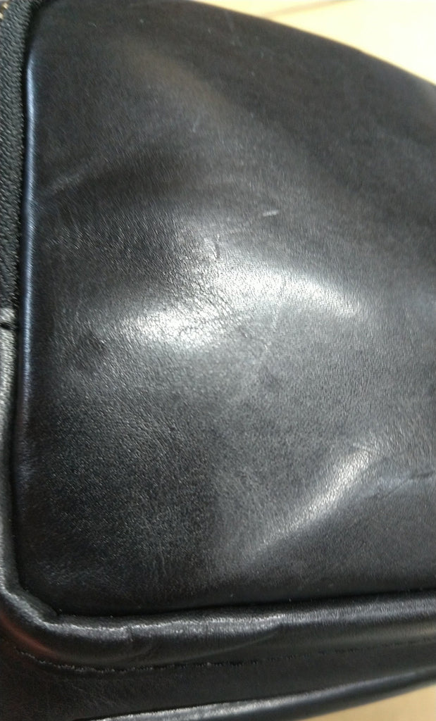 【訳アリ品】日本製／国産／牛革／レザー／斜め掛け／ウエストポーチ／ウエストバッグ／557104／黒色／ブラック⓵【在庫限り】